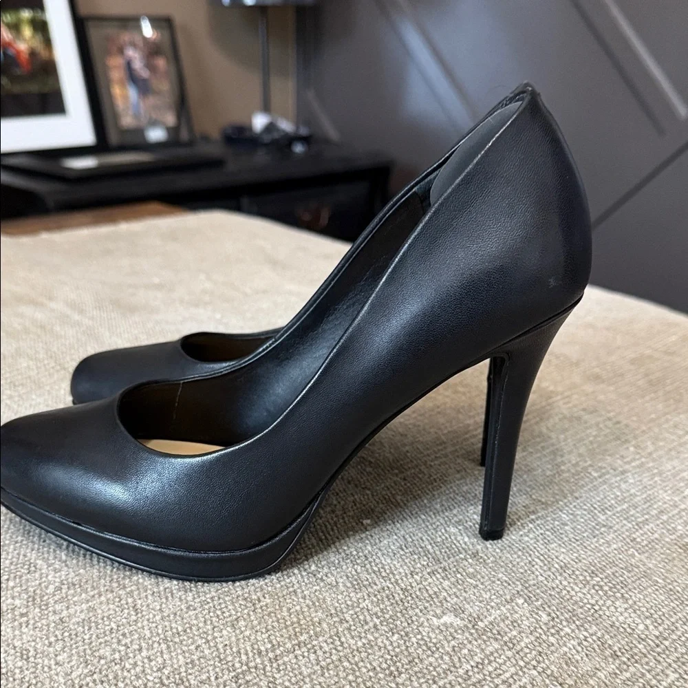 BLEEKER AND BOND Celeste Classic Black Leather Heels Pumps Size 8